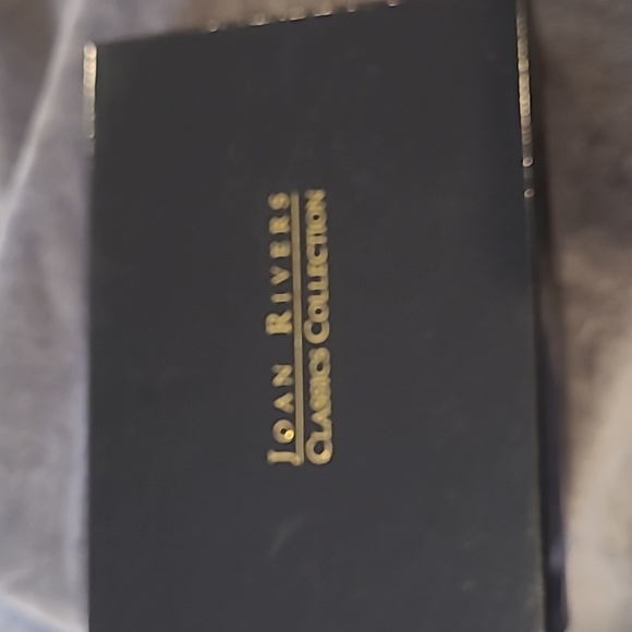 VINTAGE JOAN RIVERS CLASSICS COLLECTION BUTTERFLY BROOCH - Picture 6 of 7